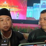 Keterangan foto : Abu Sofyan Divisi Teknis Penyelengara, Sudaedi Ketua KPU Bondowoso