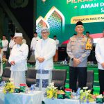Pj. Gubernur Adhy saat menghadiri acara Do’a Bersama Pilkada Jawa Timur Tahun 2024 serta Peringatan Maulid Nabi Muhammad SAW 1446 H di Lapangan Mapolda Jatim, Kamis (26/7) malam. Sumber foto : Pemprov Jatim