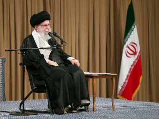 Khamenei Dipindahkan ke Lokasi Aman Setelah Serangan Israel