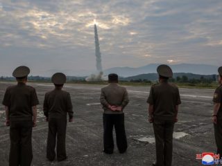 Kim Jong Un Pimpin Uji Coba Rudal Balistik dan Jelajah Baru