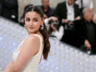 Alia Bhatt Tambah Nama 'Kapoor' Setelah Dua Tahun Menikah