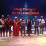 Para Penanggap Dialog Peradaban saat pose bersama seusai diskusi di Perpusnas Jakarta pada Rabu (2/10/24). Sumber foto : Radiant Voice.