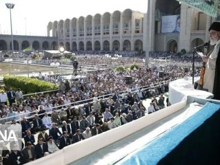 Khamenei Pimpin Salat Jumat di Tengah Ketegangan dengan Israel