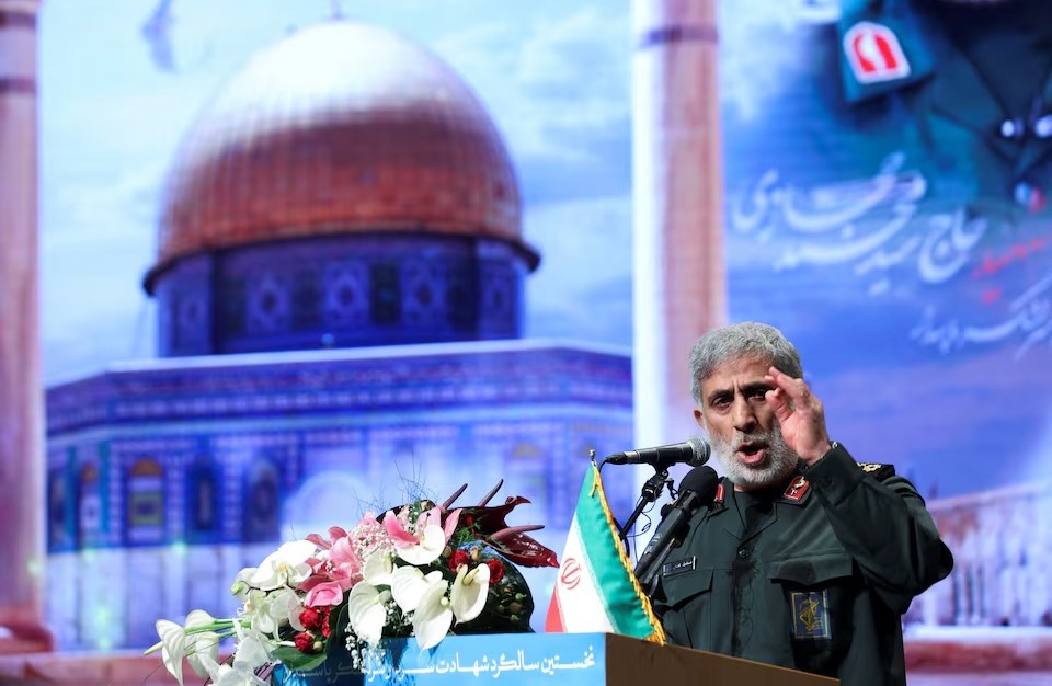 Brigadir Jenderal Esmail Qaani, kepala Pasukan Quds dari Garda Revolusi, berbicara selama upacara peringatan kematian komandan militer senior Iran Mohammad Hejazi, di Teheran, Iran pada 14 April 2022. Sumber foto : Majid Asgaripour/WANA (West Asia News Agency) melalui REUTERS.
