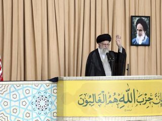 Khamenei Serukan Perlawanan, Iran dan Sekutunya Tak Akan Mundur