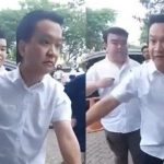 Pelaku kekerasan terhadap anak, Ivan Sugianto, saat memerintahkan seorang siswa SMA Gloria 2 untuk sujud dan menggonggong.