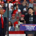 CEO Tesla dan pemilik X, Elon Musk, berbicara sementara calon presiden dari Partai Republik dan mantan Presiden AS, Donald Trump, memperhatikannya selama rapat umum di Butler, Pennsylvania pada 5 Oktober 2024 (Carlos Barria/Reuters).