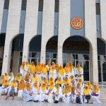 Peserta Pengajian, Tahsin dan Tadarrus DPP Pengajian Al-Hidayah saat berpose bersama di Masjid Ainul Hikmah DPP Partai Golkar, Jakarta pada Selasa (5/11/2024)