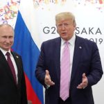 Vladimir Putin dan Donald Trump, dalam pertemuan di Osaka, 28 Juni 2019. Sumber foto : Sputnik/Mikhail Klimentyev/Kremlin via REUTERS