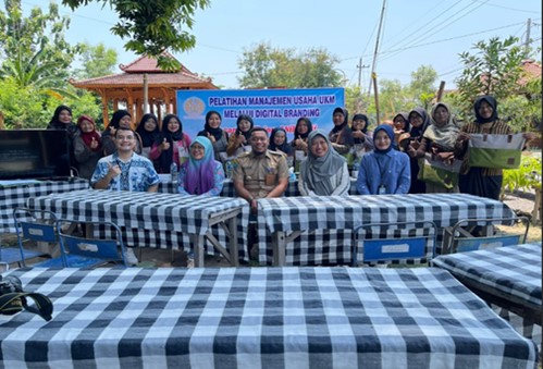 Foto bersama pedagang dan PKM