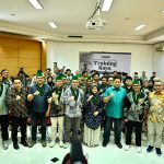Wamen Transmigrasi, Viva Yoga Mauladi, saat foto bersama dengan peserta dan panitia Training Raya HMI Cabang Bogor pada Sabtu (28/12/2024) kemarin.