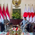 Presiden Prabowo Subianto (kanan) dan Perdana Menteri Jepang Shigeru Ishiba (kiri) duduk bersama di ruang kerja Presiden saat kunjungan kenegaraan di Istana Bogor, Kota Bogor, Jawa Barat, Sabtu (11/1/2025)/Foto: ANTARA.