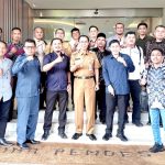 Pj Bupati Banjarnegara beserta Pendamping Hukum 51 Kepala Desa terpilih Banjarnegara dalam pertemuan di Kantor Ditjend Bina Pemerintahan Desa KEMENDAGRI RI.