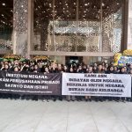 Aksi Unjuk Rasa ASN Kemendikti Saintek pada Senin (20/1/2025). Sumber foto : KOMPAS.