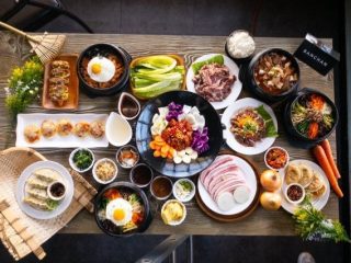 Legendary Best Breakfast Lunch Dinner Cafe in Seminyak Must Visit