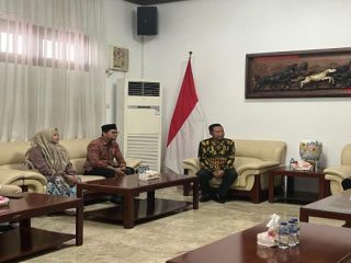 Bupati Bondowoso Ra Hamid, bersama Pj. Sekda dan Ketua TP PKK Bondowoso, bertemu Konjen RRC.
