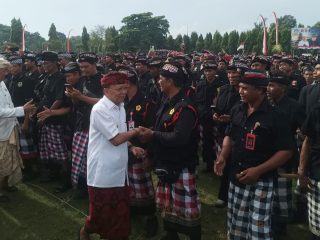Koster Tegaskan Keamanan Bali Cukup dengan Pecalang dan TNI-Polri