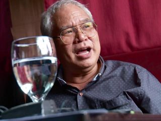 Prajurit Tua dan Negeri Pelupa