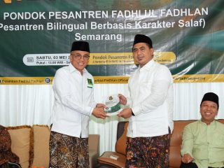 Sekjen PPP Arwani Thomafi (Kiri).