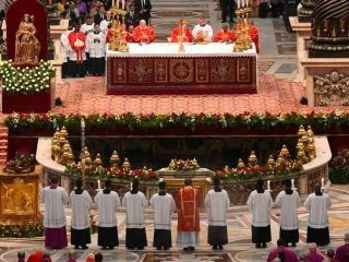 Jelang Konklaf, Kardinal Re Serukan Doa Bersama