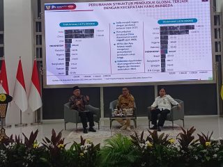 Talk Show & Stand Up Comedy bertajuk "Membangun Sumber Daya Manusia dan Kependudukan Bangsa Menuju Indonesia Emas 2045" di DPP Partai Golkar, Slipi, Jakarta, pada Kamis (15/5/2025)