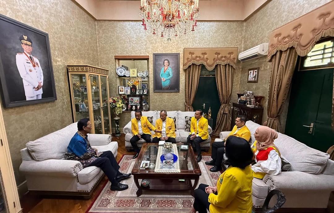 Pengurus DPP Partai Golkar yang dipimpin Bahlil Lahadalia melakukan silaturahmi ke Sri Sultan Hamengkubowono X di Yogyakarta, Minggu (18/5/2025).