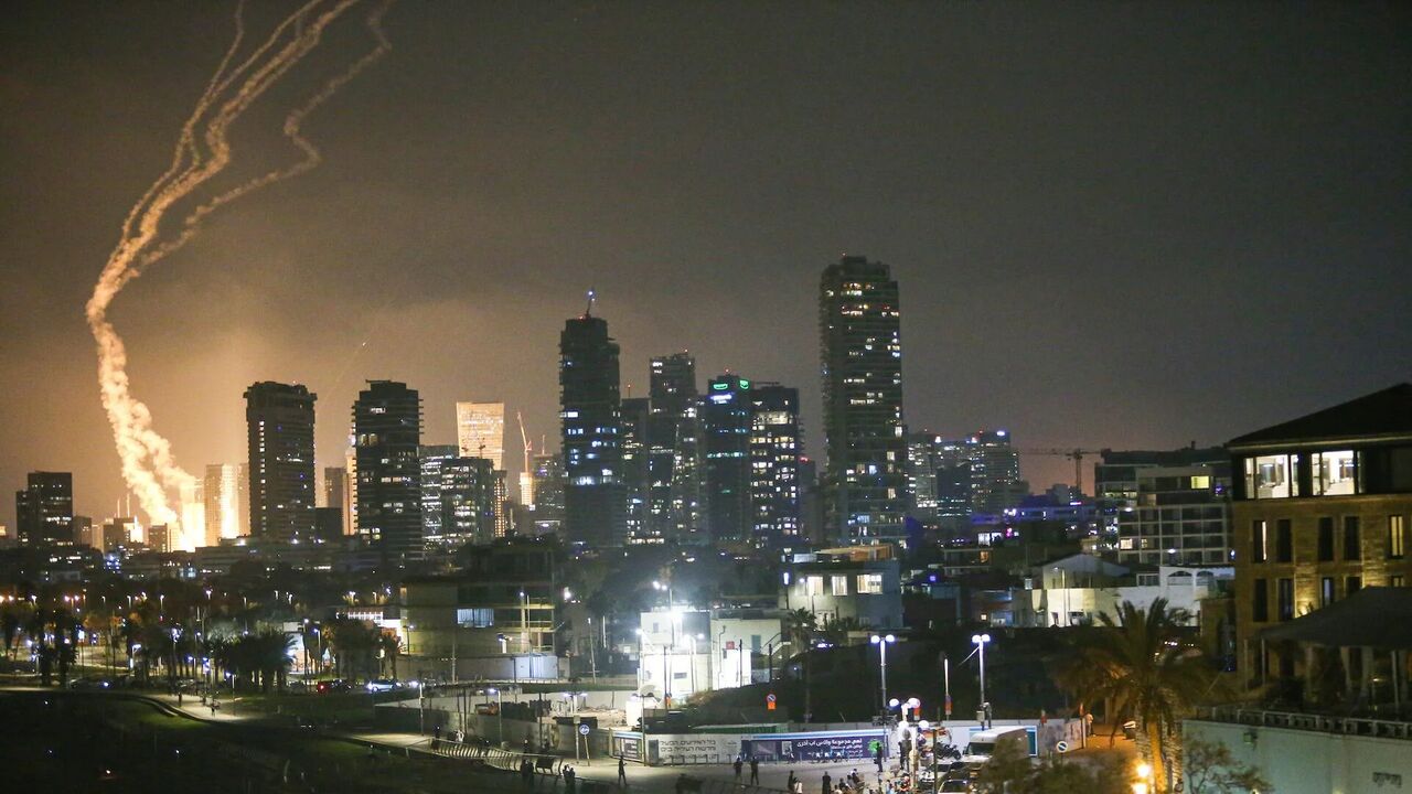 Detik-detik saat Tel Aviv dihantam serangan rudal Iran. Sumber foto : IRNA.