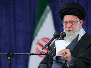 Khamenei: Iran Akan Berdiri Teguh Hadapi Perang yang Dipaksakan