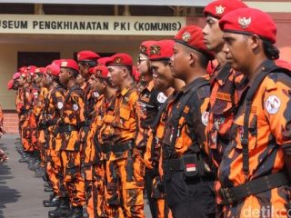 Kemendagri Larang Ormas Gunakan Atribut Mirip Aparat