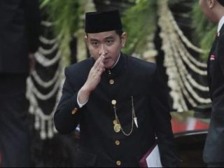 103 Jenderal Desak Gibran Dimakzulkan, DPR Akui Terima Surat!