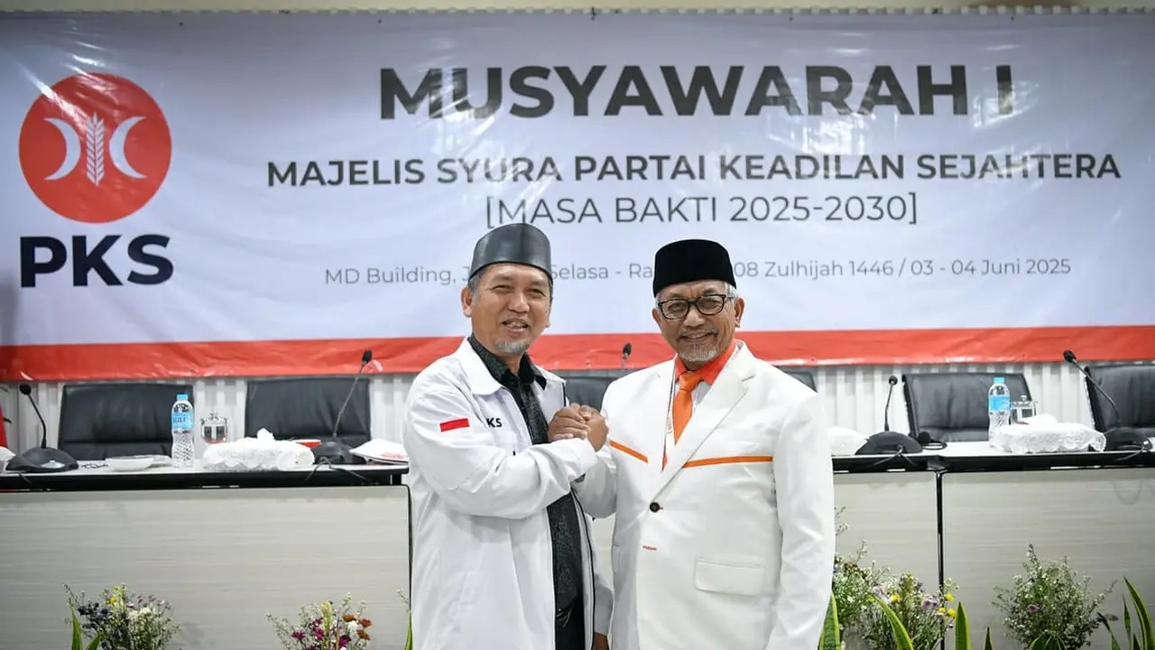Al Muzammil Yusuf (Kiri).