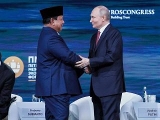 Debut Internasional Prabowo Tuai Apresiasi di SPIEF 2025