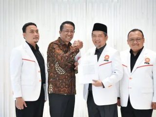 Resmi! Almuzzammil Terima SK Menkum Perkuat PKS 2025