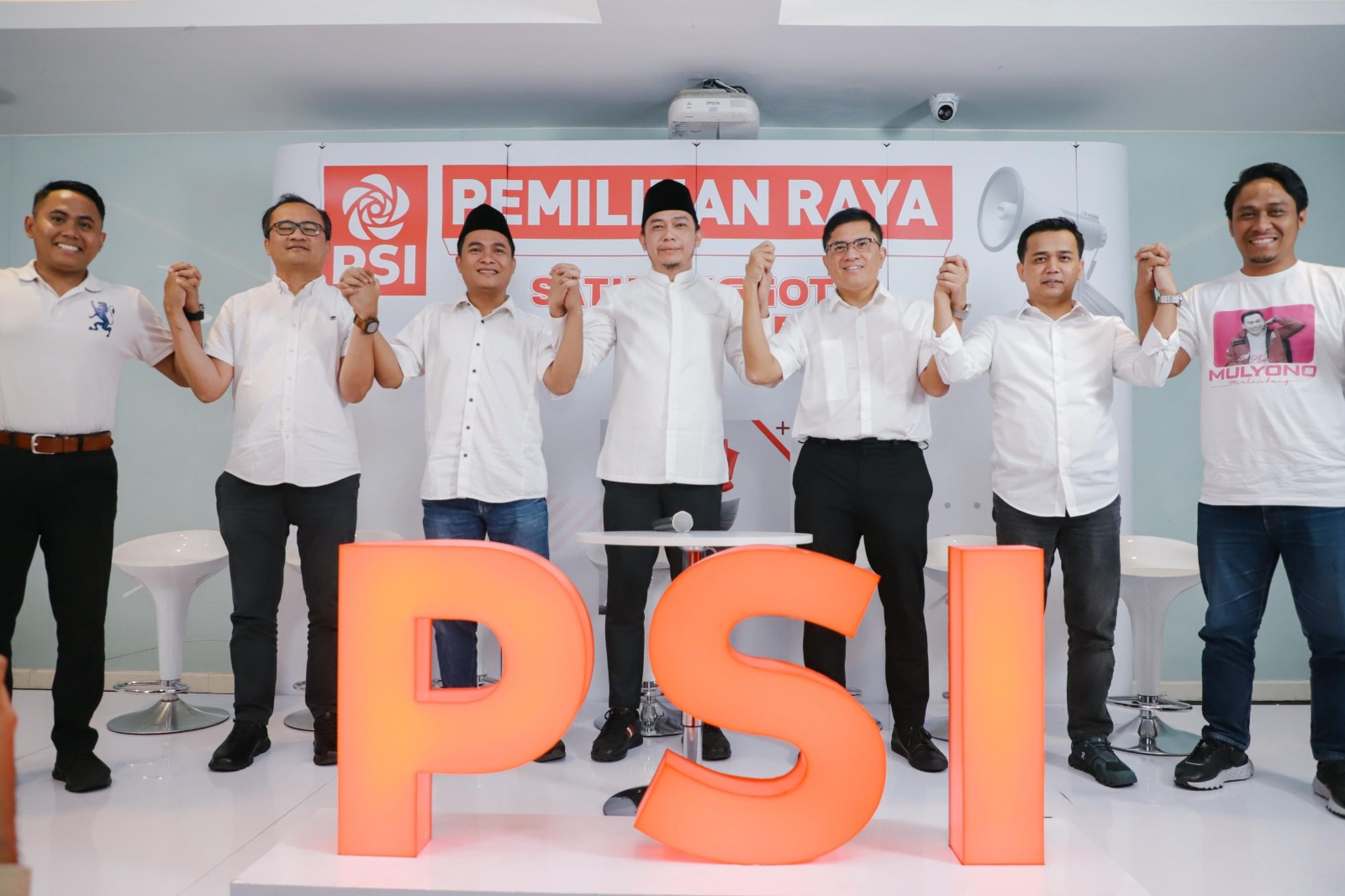 Eks Ketum PMII, Agus Mulyono Herlambang, aat mendaftar menjadi Ketua Umum PSI kemarin, Senin (23/06).