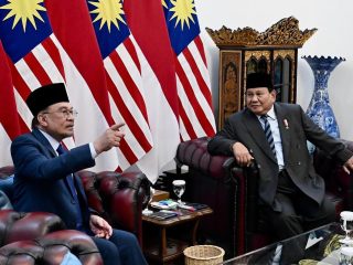 Prabowo Subianto (Kanan) PM Malaysia Anwar Ibrahim (Kiri). Sumber foto : Sekretariat Presiden).