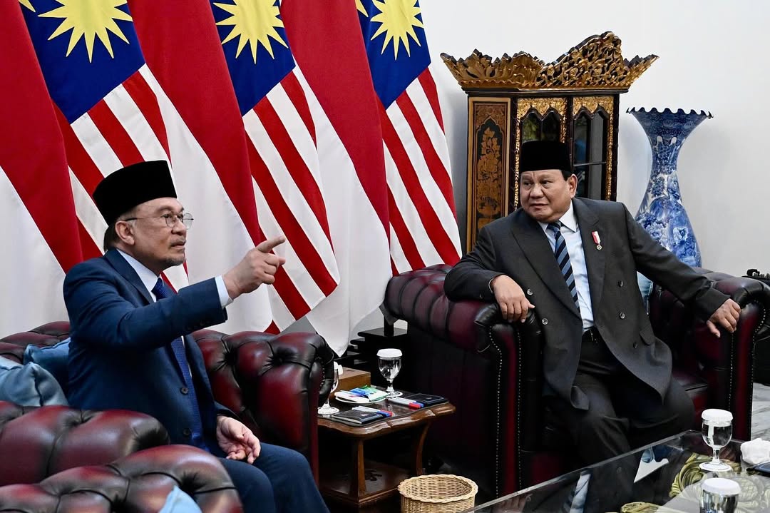 Prabowo Subianto (Kanan) PM Malaysia Anwar Ibrahim (Kiri). Sumber foto : Sekretariat Presiden).