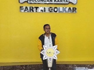 Ari Sutrisno, saat bergabung ke Partai Golkar.