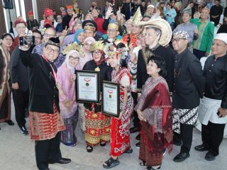 BPOM Pecahkan Rekor MURI Lewat Bedah Tujuh Buku Nasional