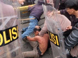 Tragedi Ojol Tewas, Brutalitas Polisi Tunjukkan Krisis Demokrasi Indonesia
