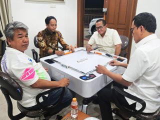 Tertangkap Main Domino Bareng Tersangka, Raja Juli Minta Maaf
