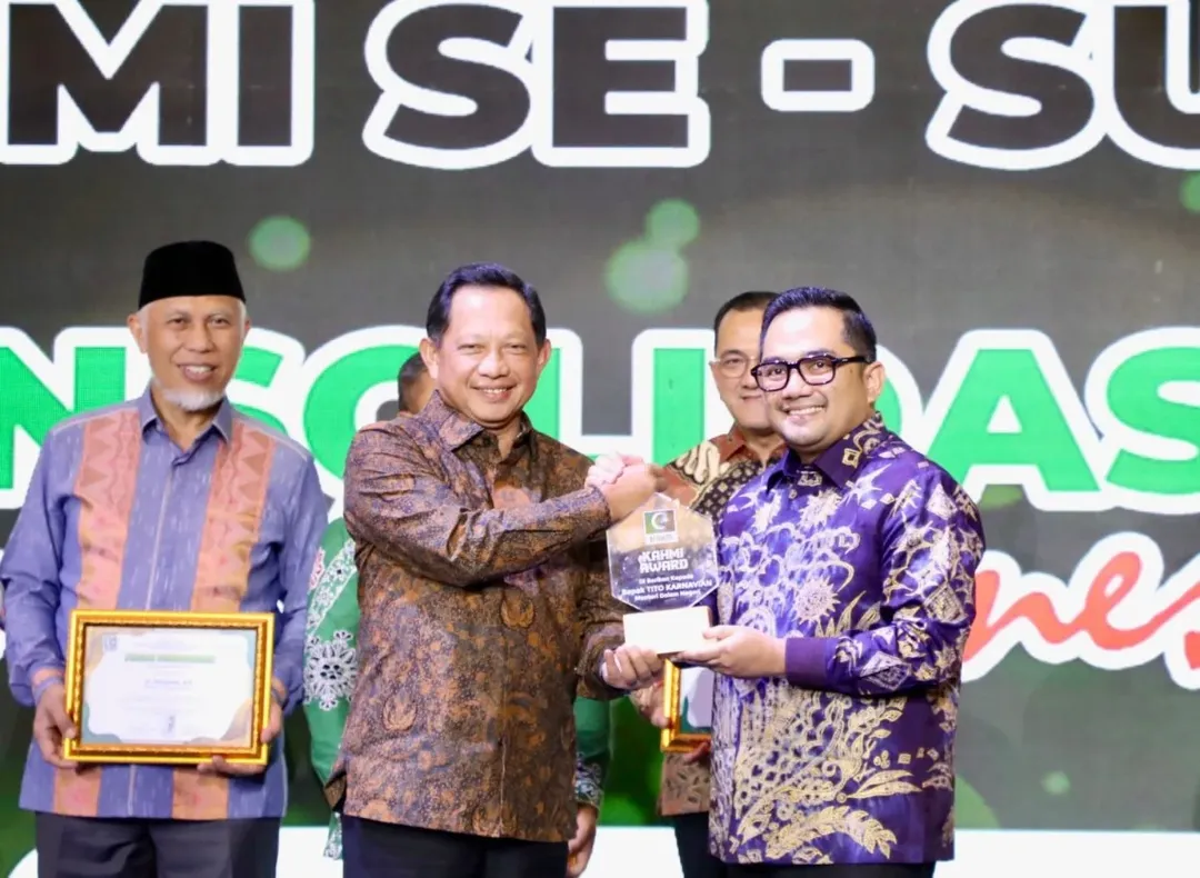 Menteri Dalam Negeri, Tito Karnavian, bersama dengan Koordinator Presidium MN KAHMI, Rifqinizamy Karsayudha
