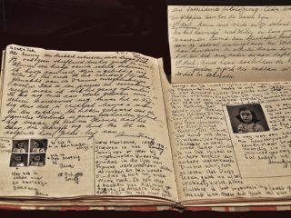 Keindahan Iman Pada Kemanusiaan Dalam Buku Harian Anne Frank