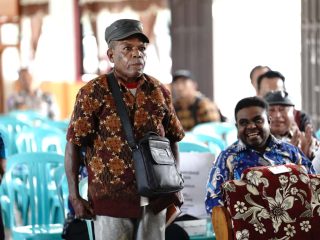 Viva Yoga Apresiasi Kepala Suku Papua Hibahkan Tanah Untuk Kawasan Transmigrasi