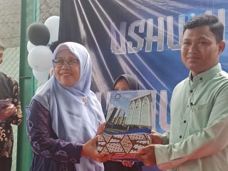Ketua Umum HMI Komsat Ushuluddin UINSA Raih Penghargaan Mahasiswa Berprestasi