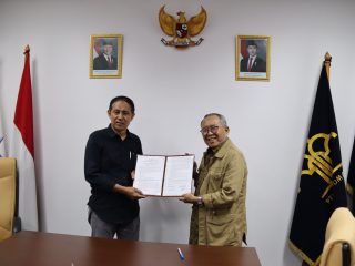 Ketua Lembaga Manajemen Kolektif Nasional (LMKN) Pencipta, Andi Mulhanan Tombolotutu (Kanan)